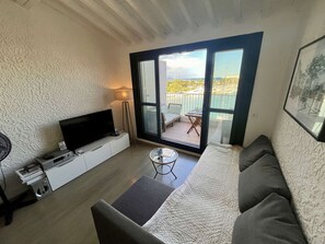 TV - Studio 4 Pers. Terrace in Marines de Cogolin (Cogolin)