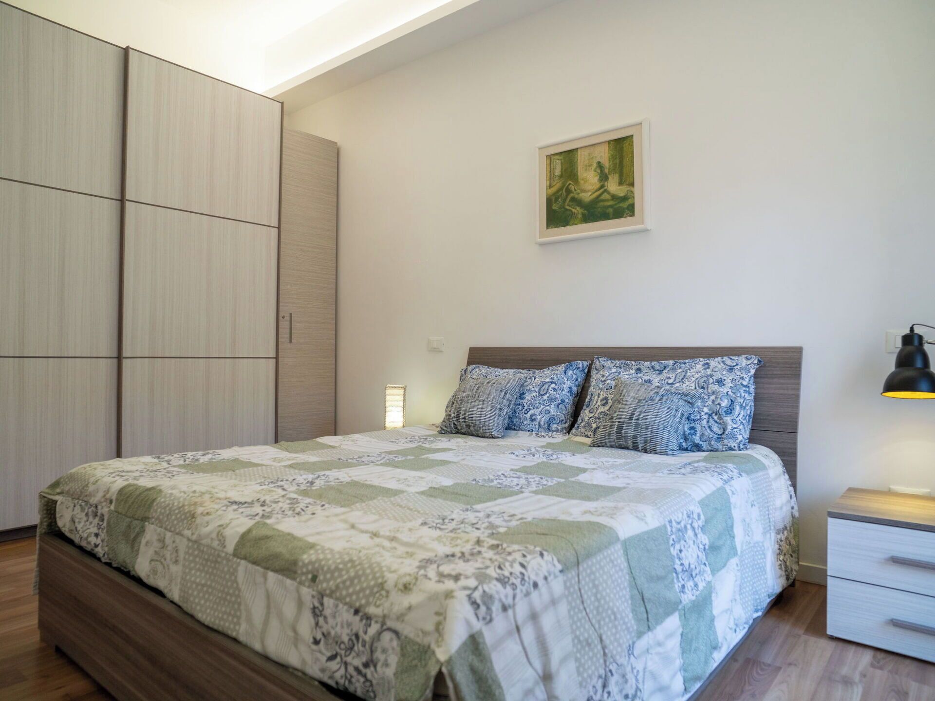 Möbel, Bett, Interior Design, Schlafzimmer, Wand, Flooring, Fussboden, Bedding, Holz, Bettdecke