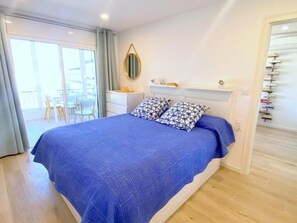 1 bedroom, Internet - Beautiful renovated apartment with pool, terrace, and parking 450m from the beach - sleeps 3 (Roses)