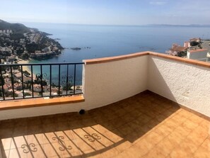Property grounds - Beautiful apartment in Canyelles Petites with terrace, barbecue and parking for 6 people (Roses)