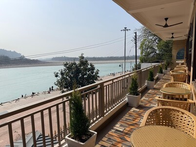 Sharnam On The Ganges