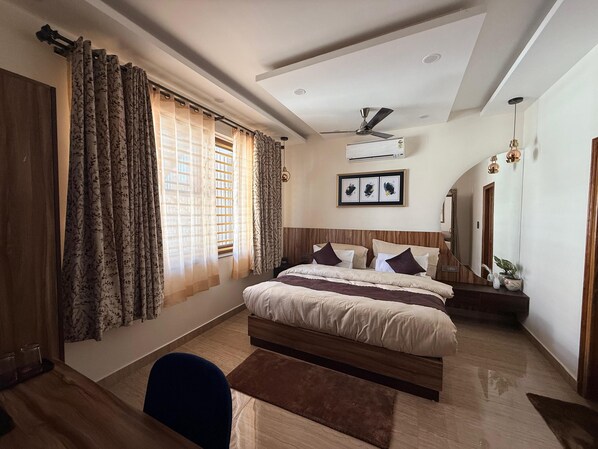 Desk, free WiFi - Sharnam On The Ganges (Rishikesh)