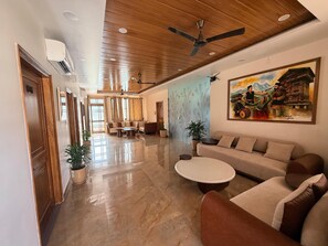 Living area - Sharnam On The Ganges (Rishikesh)