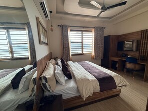 Deluxe Room, Balcony, Lake View | Desk, free WiFi - Sharnam On The Ganges (Rishikesh)