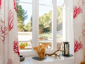 Interior - Charming 2-Bedroom Cottage in Vineyard Estate, Near Narbonne-Plage, Sleeps 5, with WiFi and Parking (Narbonne-Narbonne Plage-Narbonne Plage)