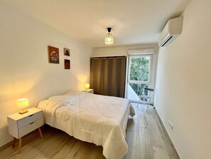 1 bedroom, free WiFi, wheelchair access - Modern Air-Conditioned Apartment in Cogolin with Parking (Cogolin)