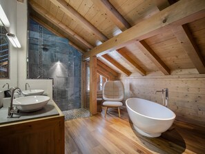 Hair dryer, towels - Luxury Chalet: 13 Guests, Jacuzzi, Pets Allowed (Saint-Gervais-les-Bains)