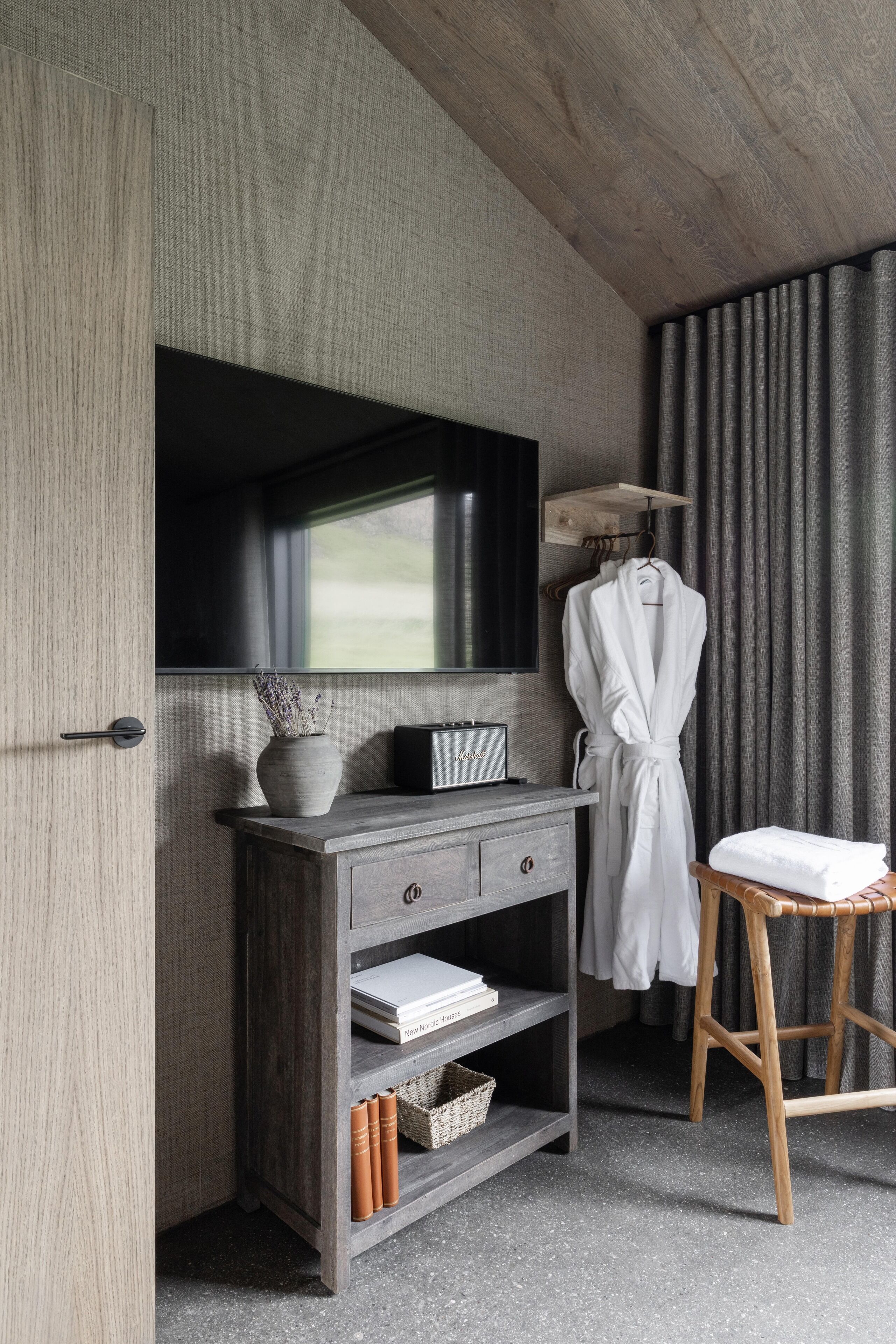 木屋, 1 张特大床, 露台, 湖景 | 旅行婴儿床、免费 WiFi、床单