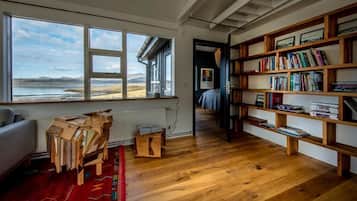 House, 2 Bedrooms, Kitchen, Lake View | Interior