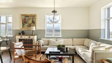 House, 3 Bedrooms, Kitchen, Mountain View | Living area