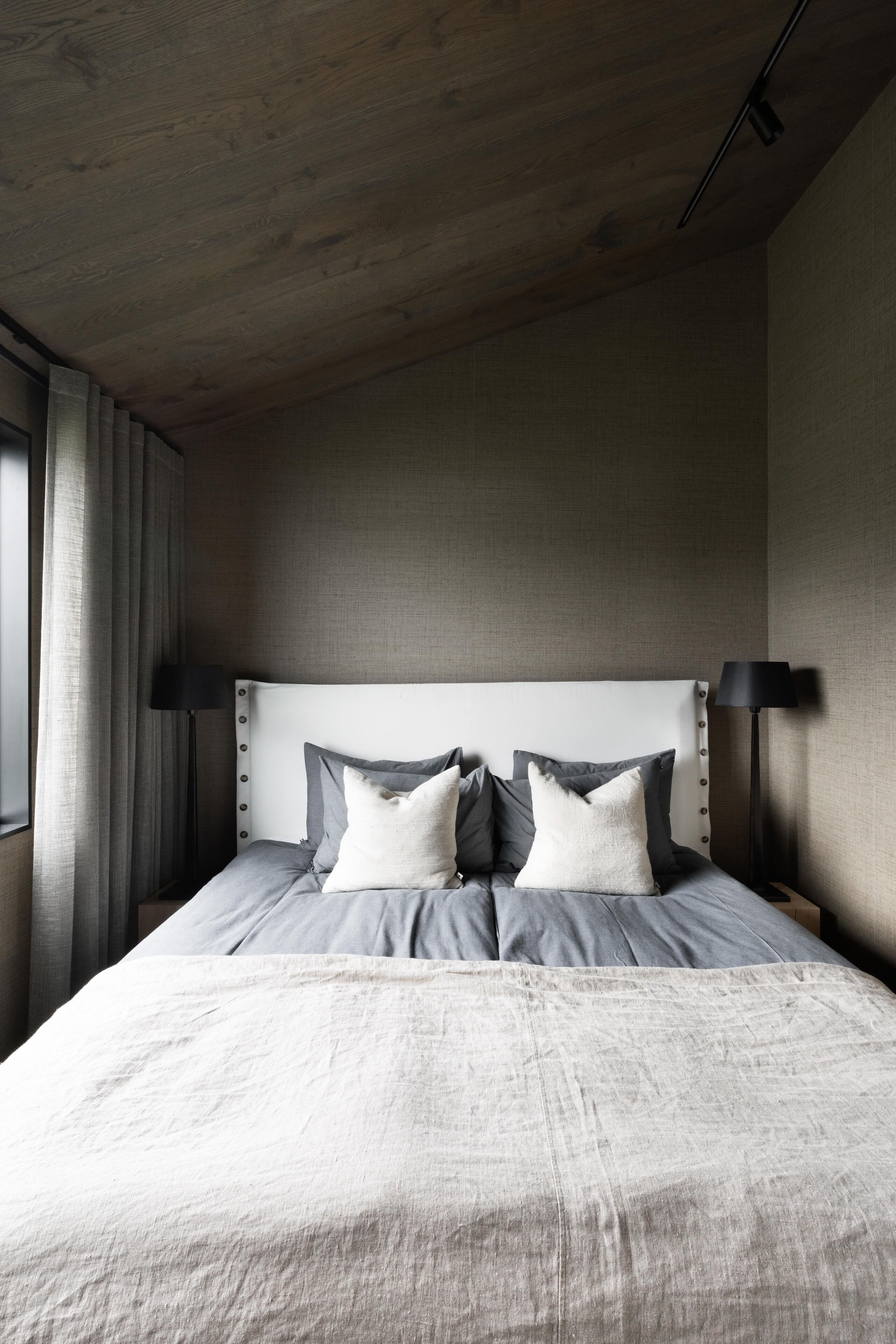 Nhà gỗ, 1 giường cỡ king, sân hiên, quang cảnh hồ | Nôi/cũi di động, truy cập Internet không dây miễn phí, bộ trải giường 