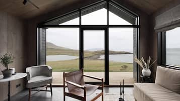 Artist Lodge | Lake view