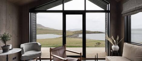 Artist Lodge | Lake view