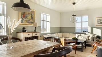 House, 3 Bedrooms, Kitchen, Mountain View | Dining