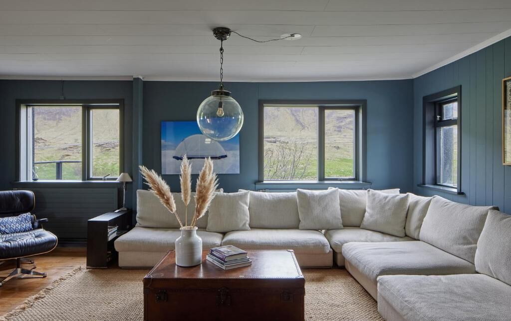 Hus, 3 soverom, kjøkken, fjellutsikt | Oppholdsområde | En 45-tommers smart-TV med digitale kanaler samt Netflix