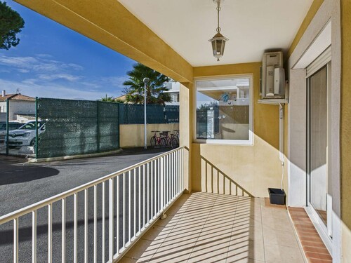 3-room Apartment with Air Conditioning and Parking in Marseillan