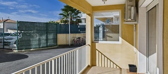 3-room Apartment with Air Conditioning and Parking in Marseillan