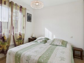 2 bedrooms - 3-room Apartment with Air Conditioning and Parking in Marseillan (Marseillan)