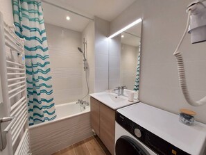 Hair dryer - Renovated apartment near slopes for 6-7 ppl, Valmorel (Valmorel)