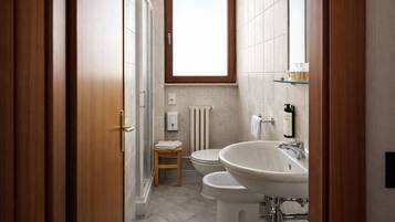 Double or Twin Room | Bathroom