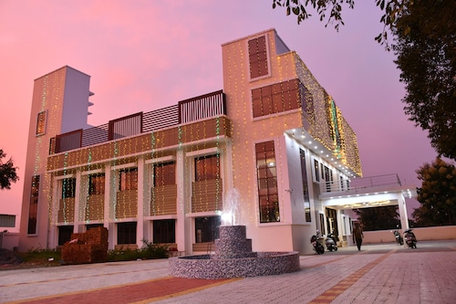 SRI VIJAYBALAJI MAHAL 
