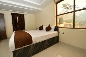 Superior Room - SRI VIJAYBALAJI MAHAL  (Tiruvannamalai)