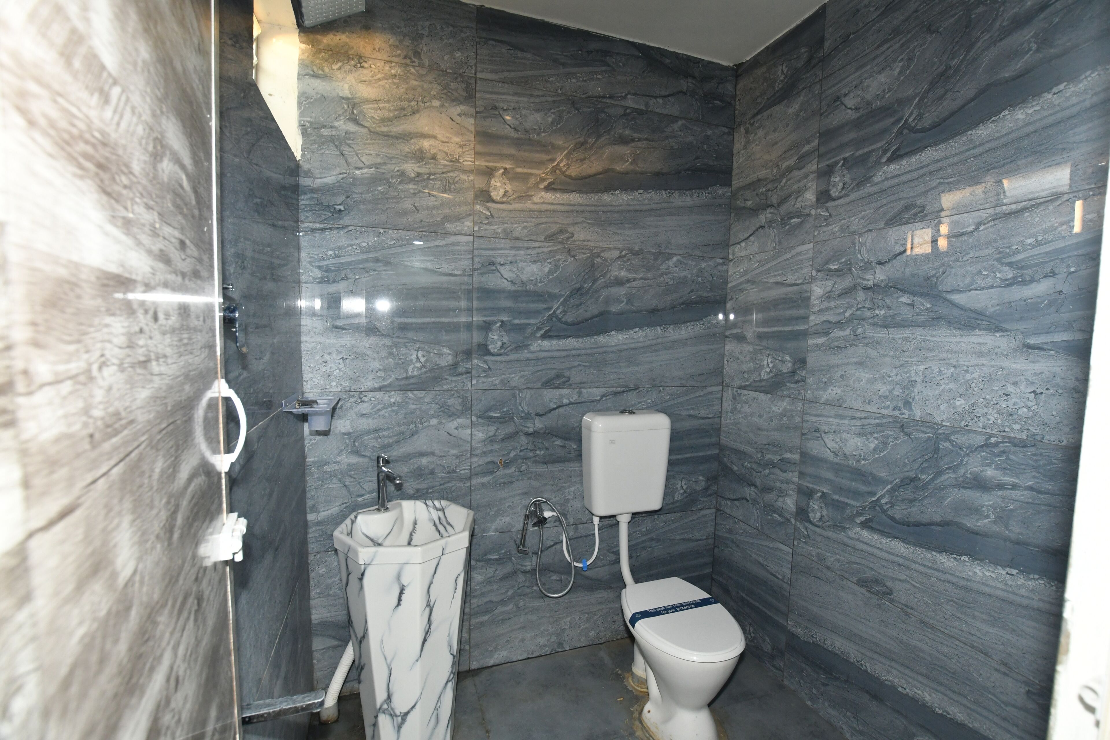 Family Room | Bathroom | Shower