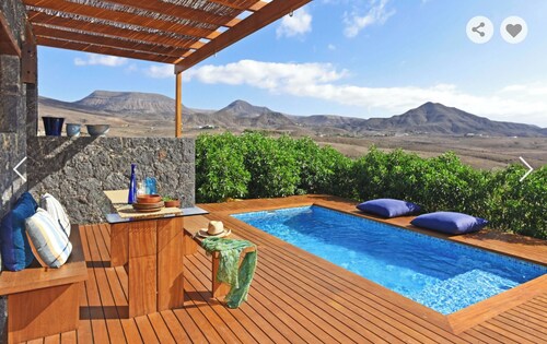 Villa San Luis - Peaceful Island Villa with Pool, Views & Breezes