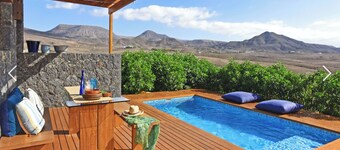 Villa San Luis - Peaceful Island Villa with Pool, Views & Breezes