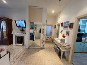 Interior - Entire Apartment complete with everything. Air conditioning, heating, wifi. (Bari)