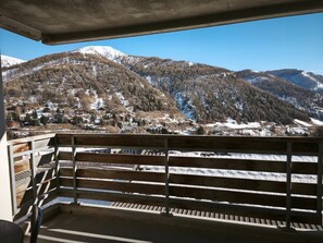 Property grounds - La Foux, T3 for 6 people, south-facing, terrace at the foot of the slopes (Allos)