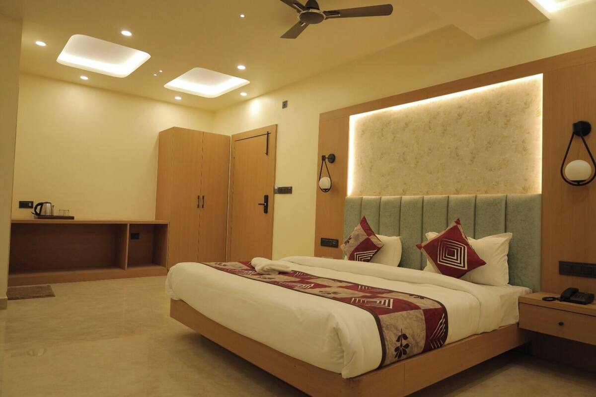 Suíte, vista para a cidade | Escrivaninha, espaço de trabalho para notebook, Wi-Fi de cortesia