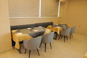 Dining - Kreston Heights Hotels Bhopal (Bhopal)
