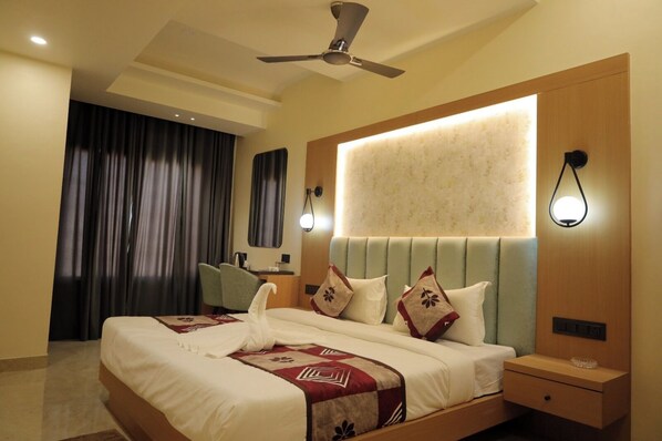 Executive Room | Desk, laptop workspace, free WiFi - Kreston Heights Hotels Bhopal (Bhopal)