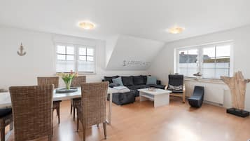 TV, table tennis, stereo