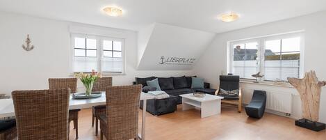 Téléviseur, table de ping-pong, chaßne audio