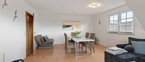 TV, ping pong, stereo