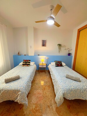 2 habitaciones, tabla de planchar con plancha, internet y ropa de cama 