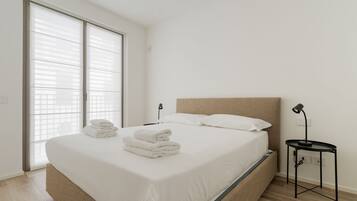 1 chambre, fer et planche Ă repasser