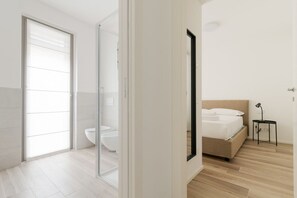 1 slaapkamer, een strijkplank/strijkijzer