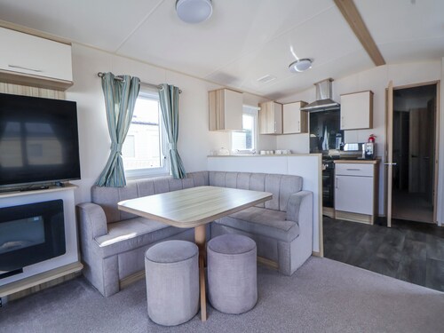 The Beachside Hideout - St Michaels and Browns Caravan Park