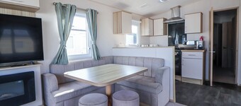 The Beachside Hideout - St Michaels and Browns Caravan Park