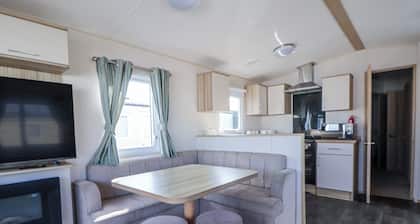 The Beachside Hideout - St Michaels and Browns Caravan Park