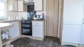 Cottage | Private kitchen | Cookware/dishes/utensils