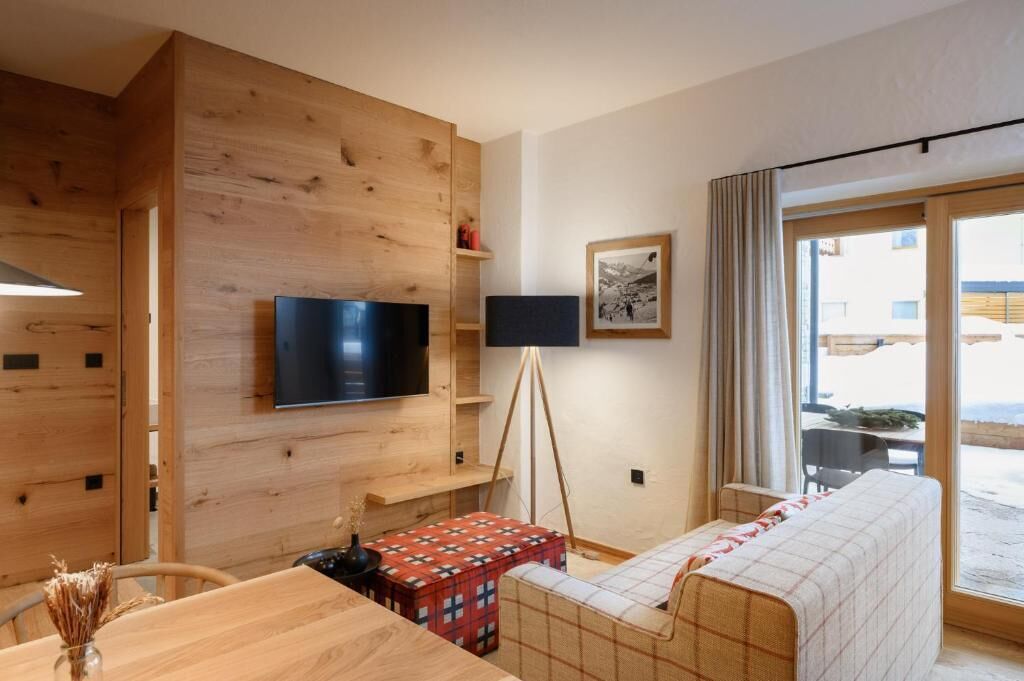 Superior Apartment, Mountain View | Living area