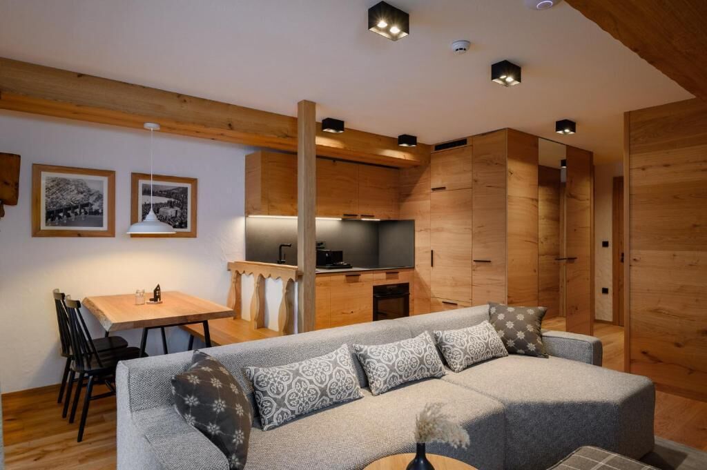 Deluxe Apartment, Balcony, Mountain View | Interior