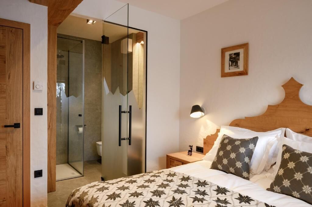 Superior Apartment, Garden View | In-room safe, iron/ironing board, free WiFi