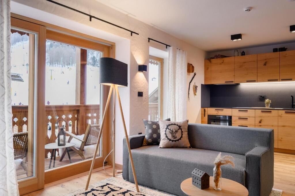 Deluxe Apartment, Balcony, Garden View | Living area