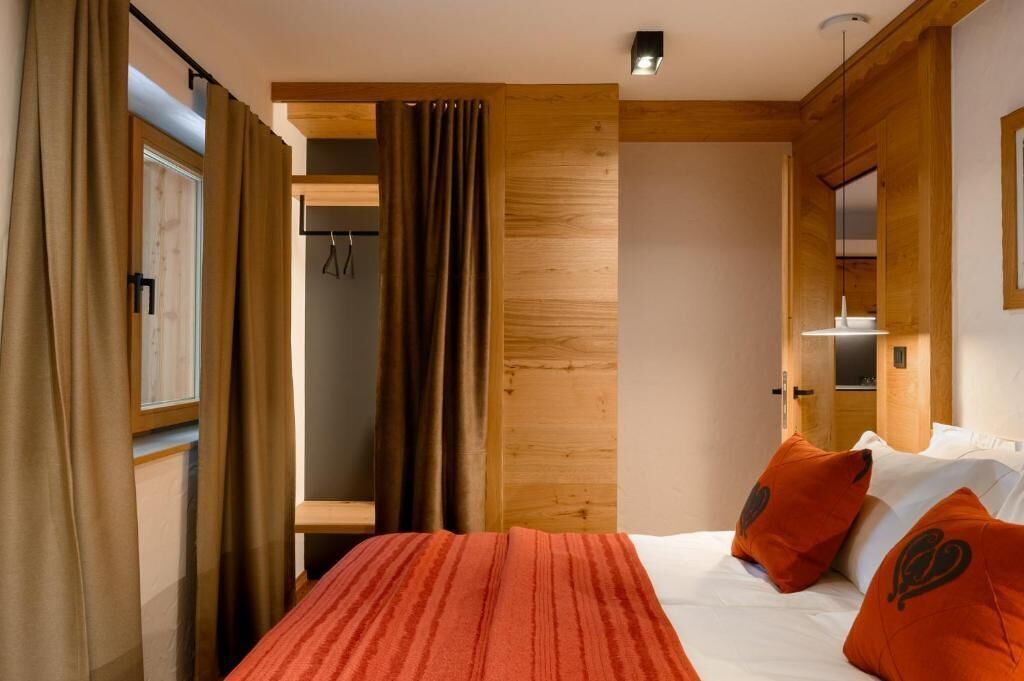 Deluxe Apartment, Balcony, Garden View | In-room safe, iron/ironing board, free WiFi