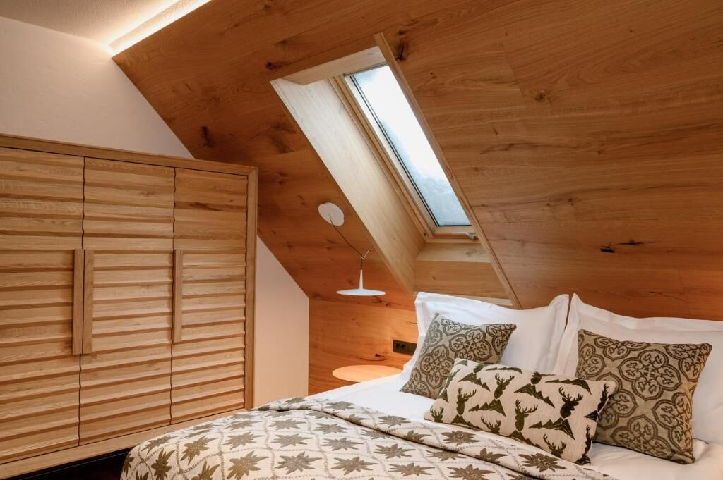 Comfort Apartment, Balcony, Mountain View | In-room safe, iron/ironing board, free WiFi